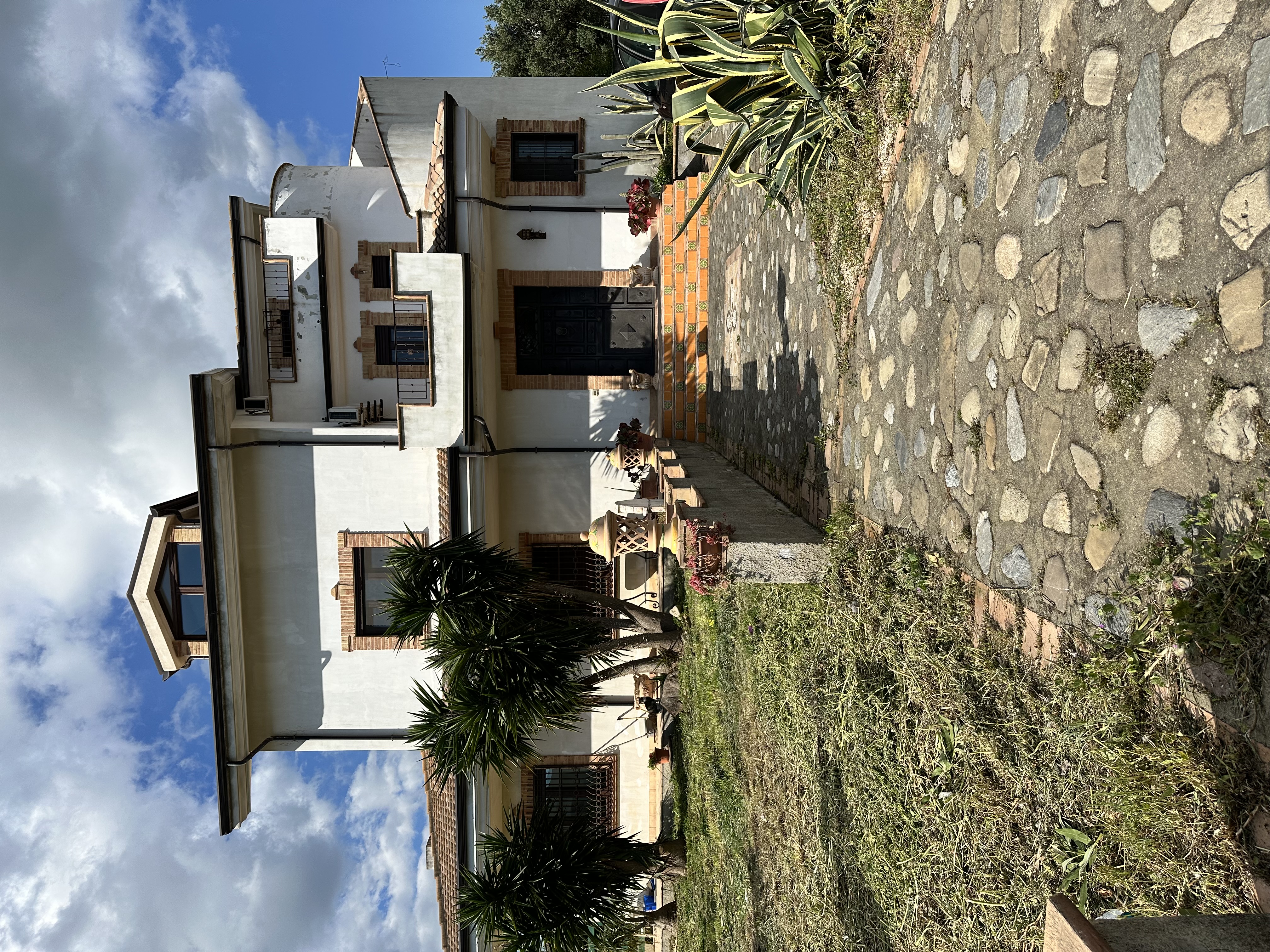 Villa con ampio giardino